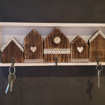 Accroche clés maisons foncées